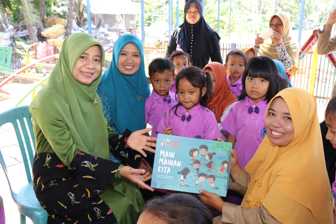 BUNDA NIKEN AJAK MASYARAKAT KLU UNTUK GEMAR MAKAN IKAN