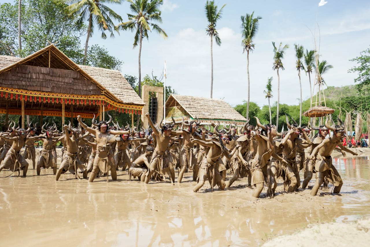 HUT KE-16 KSB DAN FESTIVAL TALIWANG