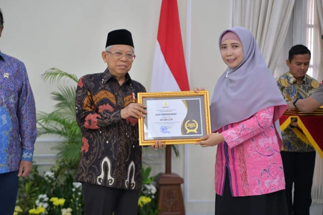 WAGUB APRESIASI 16 BADAN PUBLIK PENERIMA ANUGERAH KETERBUKAAN INFORMASI PUBLIK