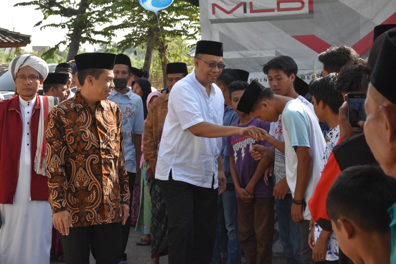 GUBERNUR MENGHADIRI MAULID NABI DI LOTIM