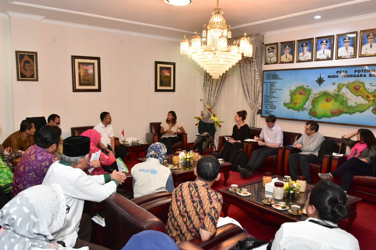 TINGKATKAN KONDISI SANITASI DENGAN PENYEDIAAN SARANA FISIK DAN PEMBERDAYAAN MASYARAKAT