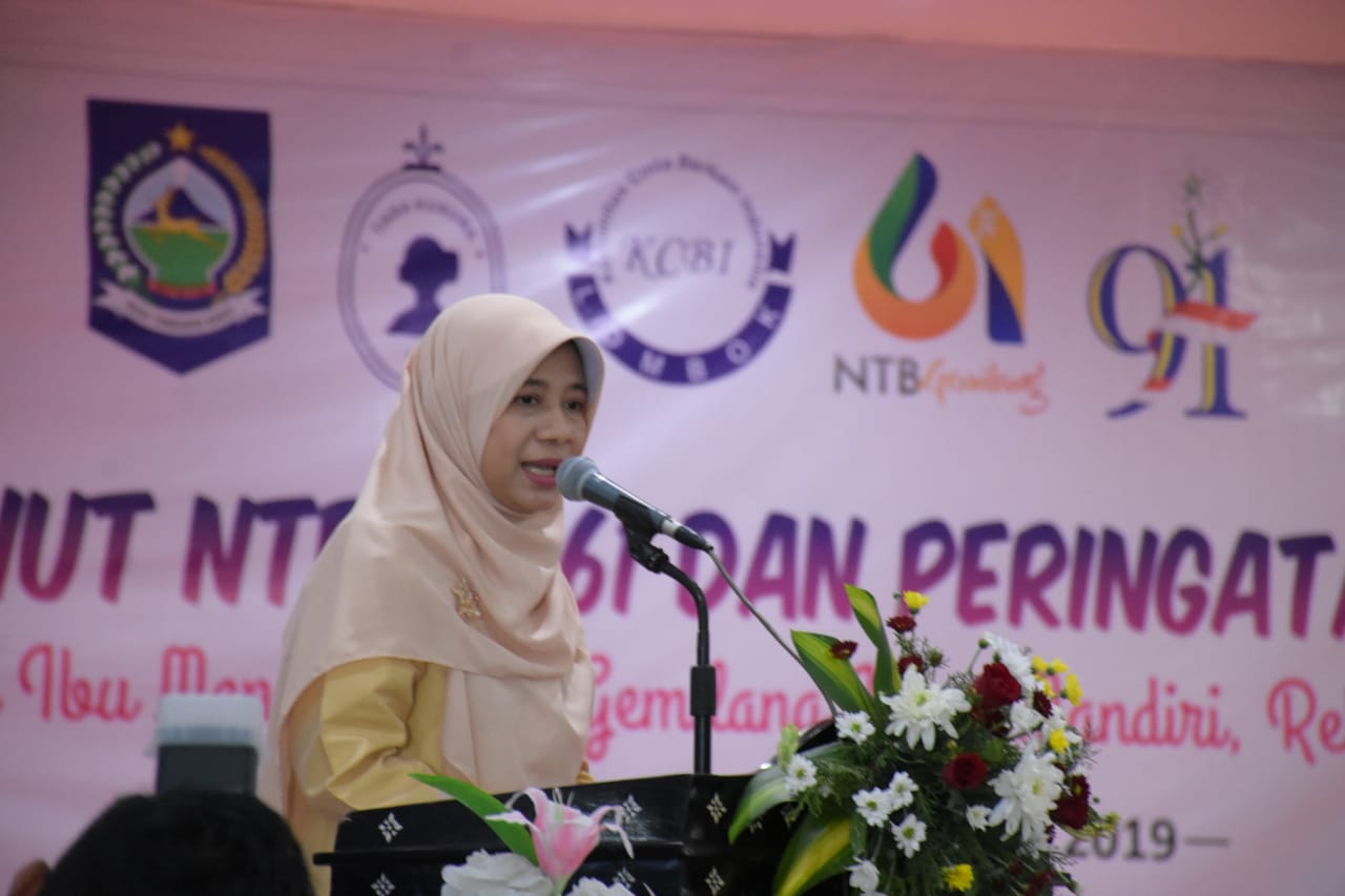 PEREMPUAN DIHARAPKAN BERDAYA DAN CERDAS