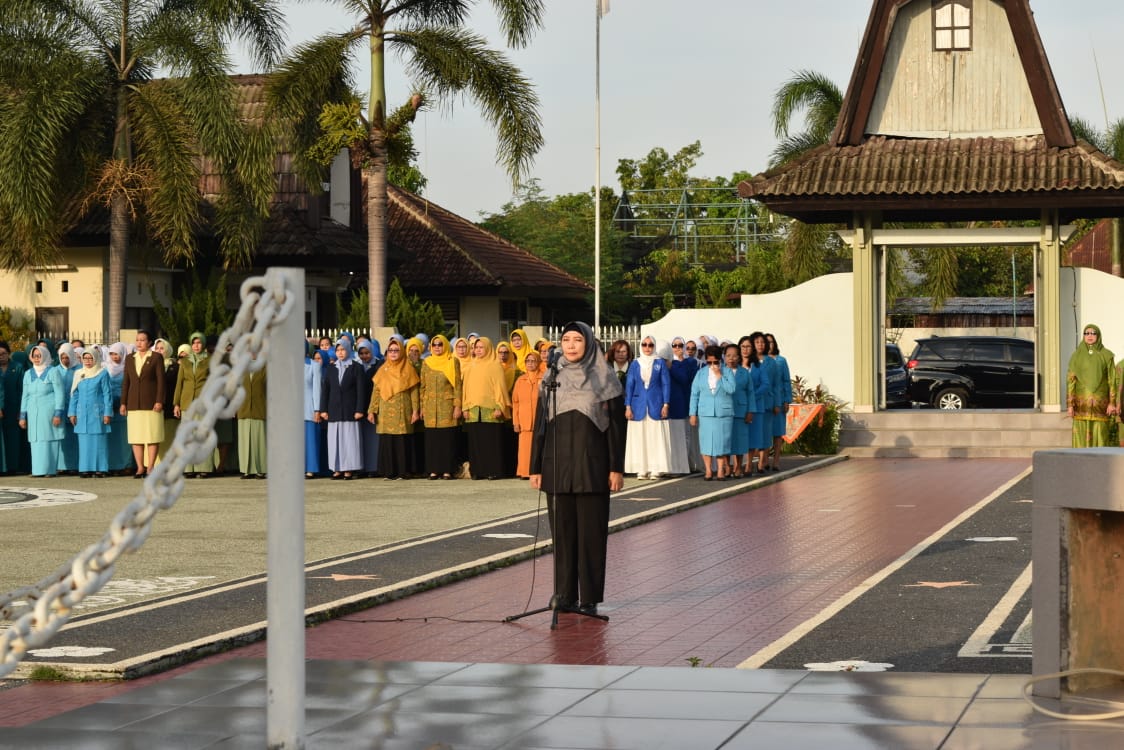 ZIARAH MAKAM PAHLAWAN DALAM RANGKA PERINGATAN KE-91 HARI IBU