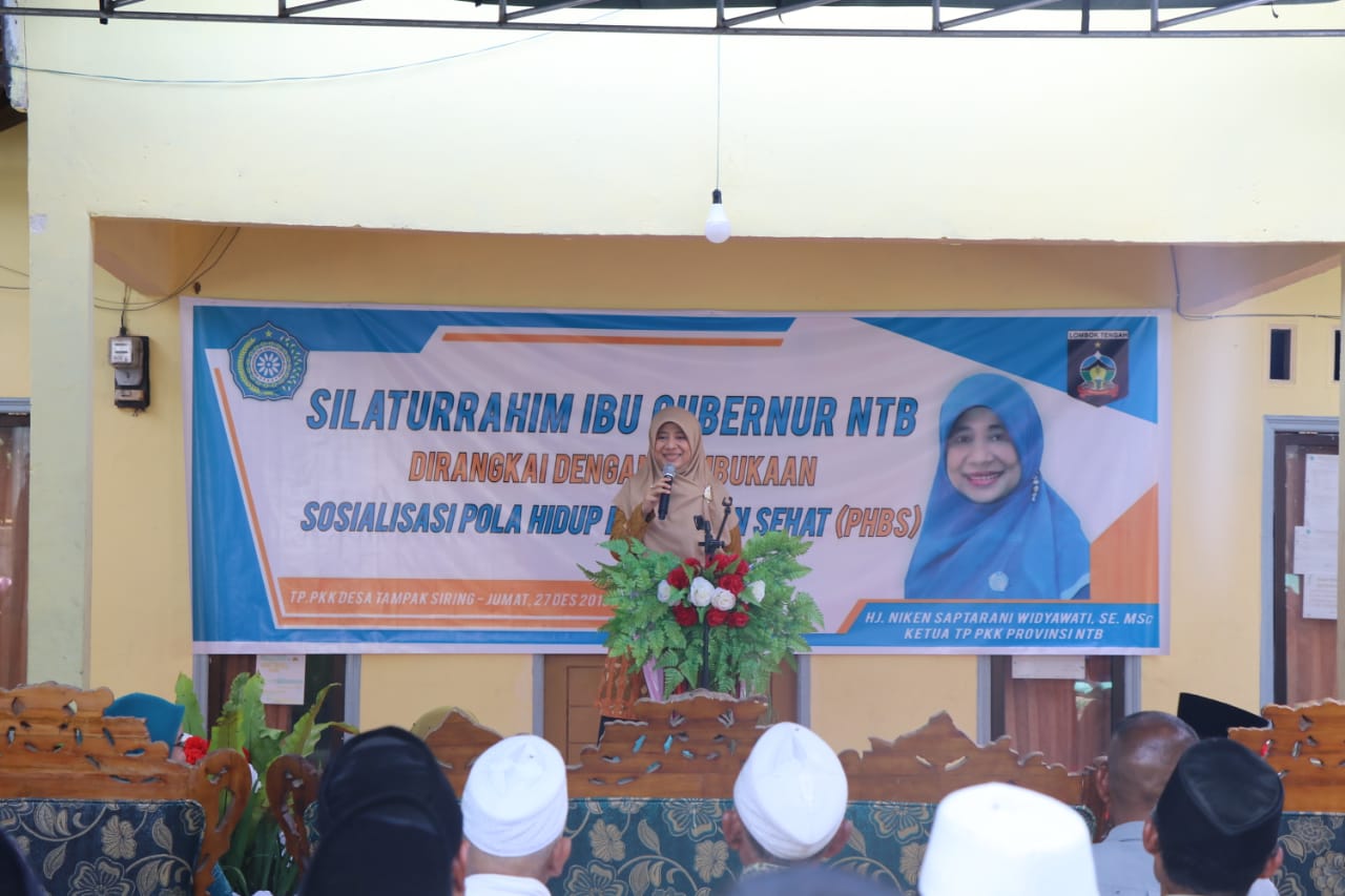 KETUA TP. PKK PROVINSI NTB BUKA SOSIALISASI PHBS DI BATUKLIANG