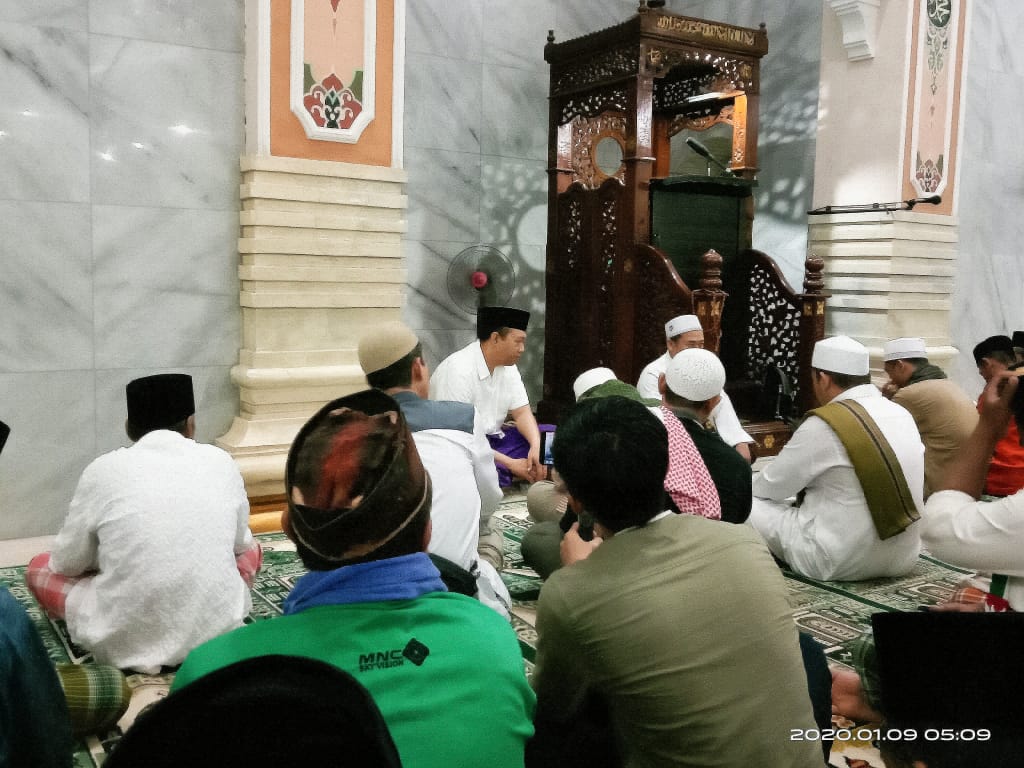 USAI SHOLAT SUBUH BERJAMAAH, GUBERNUR DENGAR CURHAT WARGA BERTAIS