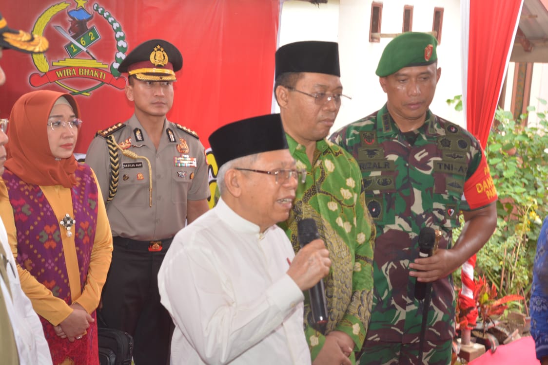WAPRES BERSAMA GUBERNUR NTB TINJAU RTG DI DUSUN GONTORAN BARAT