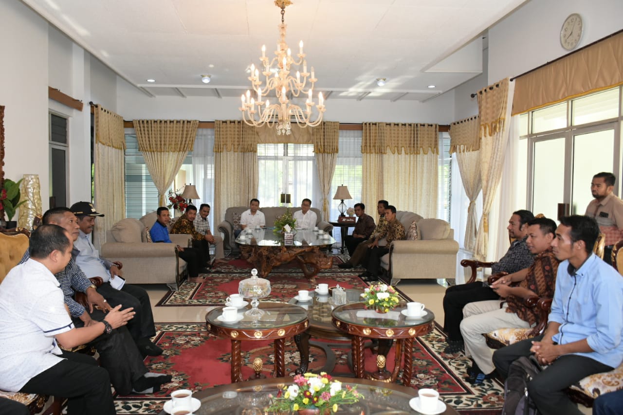 GUBERNUR MINTA KADES BERIKAN PENGABDIAN TERBAIK UNTUK MASYARAKAT