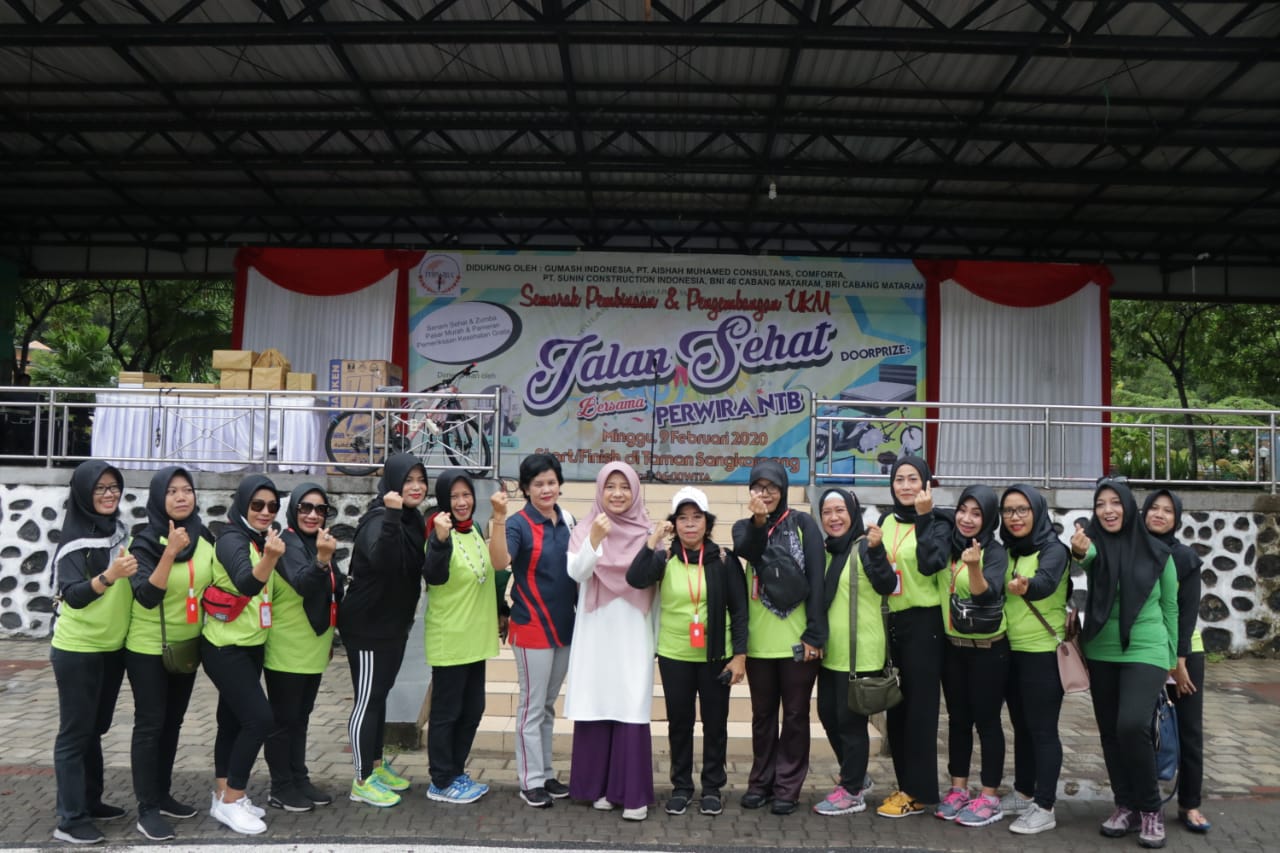 KETUA TP. PKK PROVINSI NTB HADIRI JALAN SEHAT PERWIRA NTB