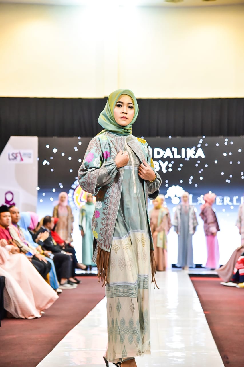 HJ. NIKEN BERHARAP LSF BISA MAJUKAN INDUSTRI FASHION