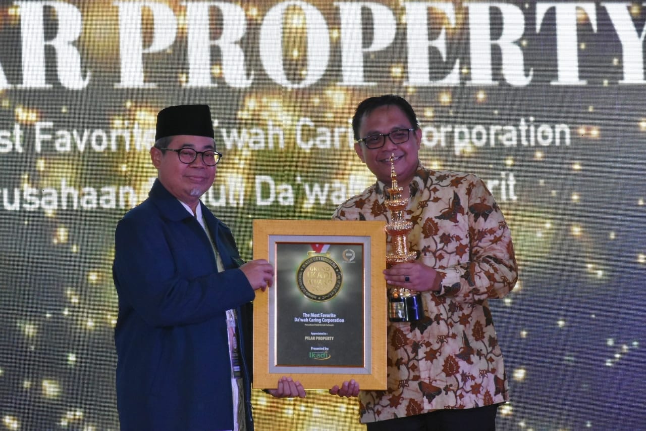 GUBERNUR NTB DAN GUBERNUR DKI JAKARTA RAIH IKADI AWARD
