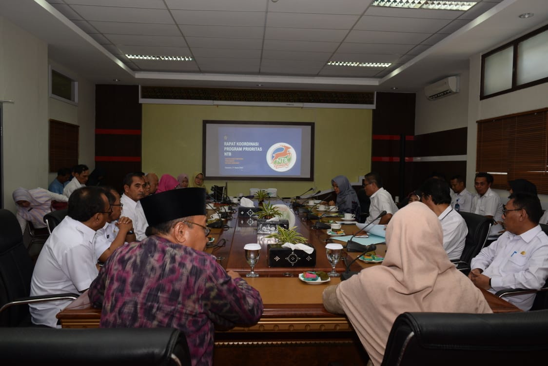 WAGUB PIMPIN RAPAT CAPAIAN PROGRAM UNGGULAN NTB