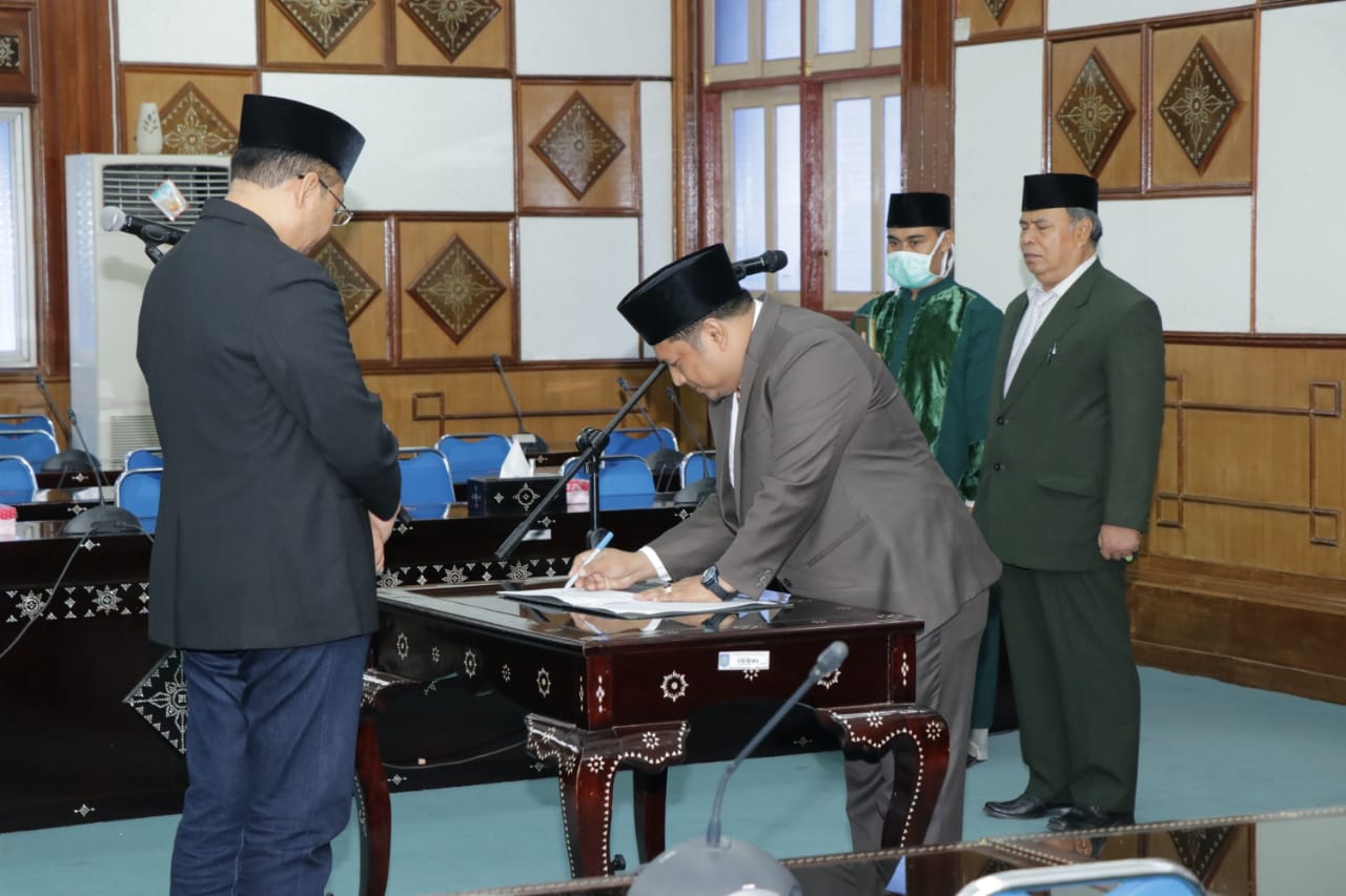 GUBERNUR LANTIK PIMPINAN BAZNAS NTB