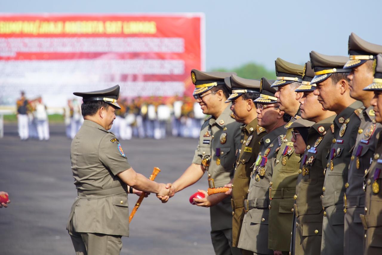 PUNCAK HUT SATPOL PP, GUBERNUR NTB TERIMA PENGHARGAAN