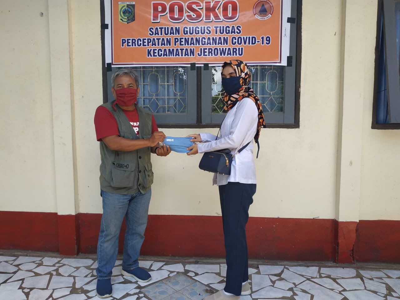 BPSDMD NTB GELAR EDUKASI DAN BAGI-BAGI MASKER DI LOTIM