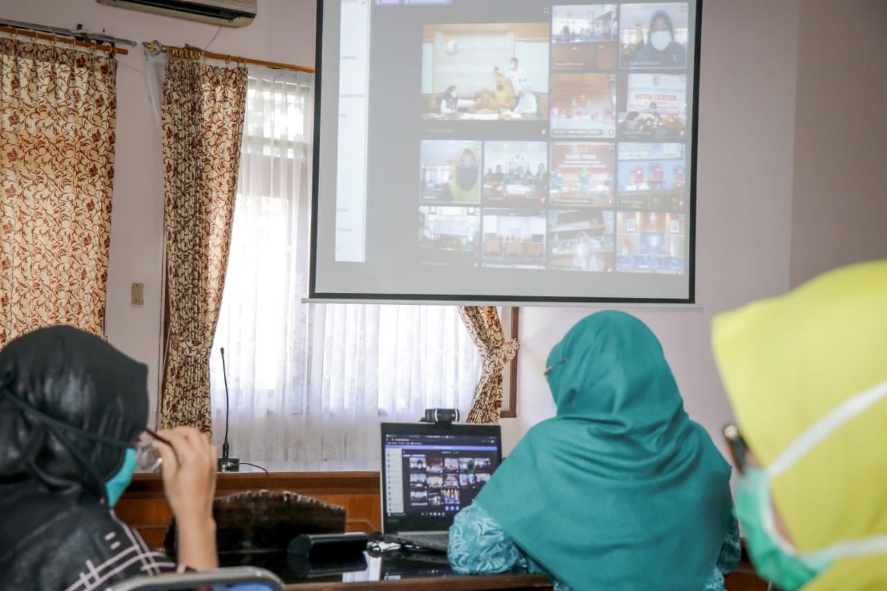 TIM PENGGERAK PKK SECARA AKTIF IKUT LAKUKAN AKSI PENCEGAHAN COVID-19