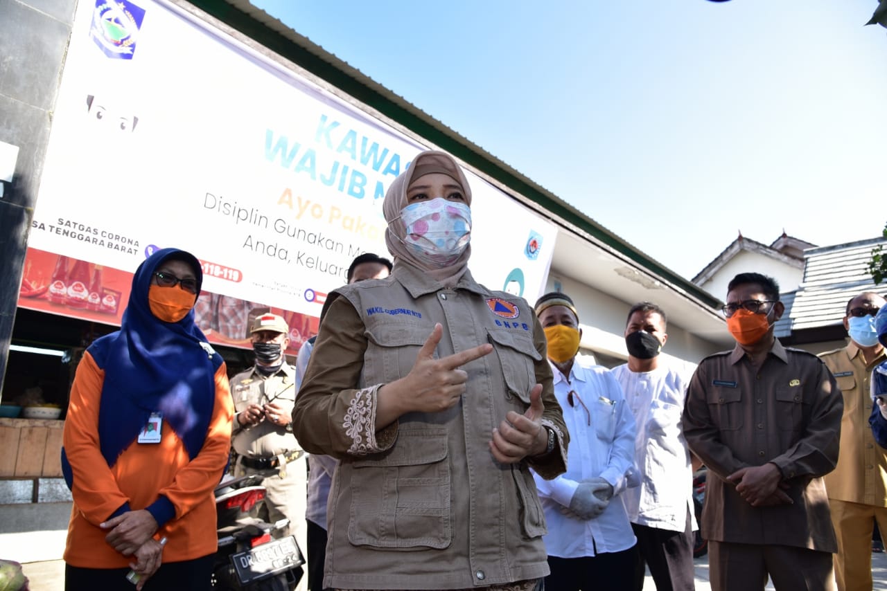 TERAPKAN WAJIB MASKER DI NTB, WAGUB TURUN TANGAN BAGIKAN MASKER