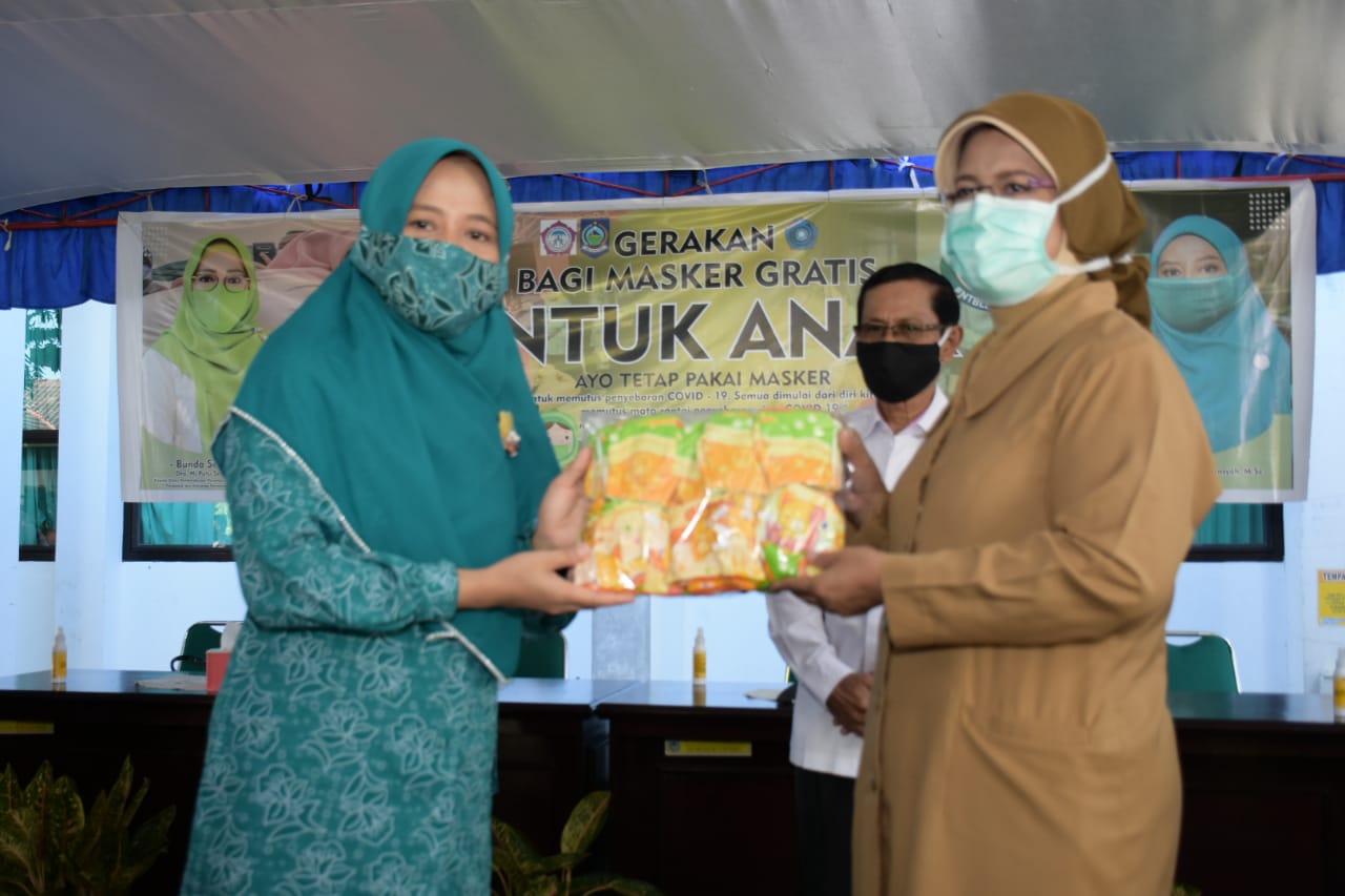 PUSKESMAS CAKRANEGARA TERIMA MASKER KHUSUS ANAK