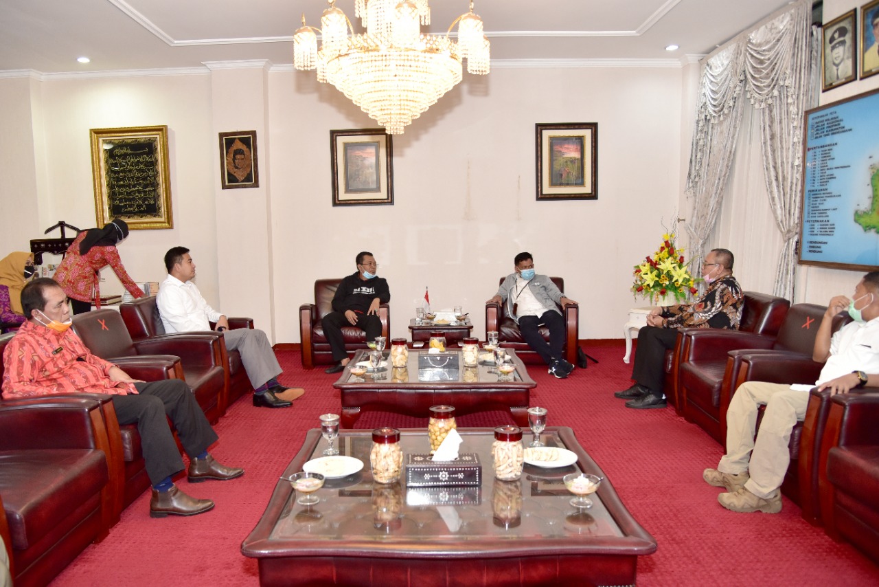 KEMENPAREKRAF SALURKAN 15.000 PAKET SEMBAKO PRODUKSI NTB