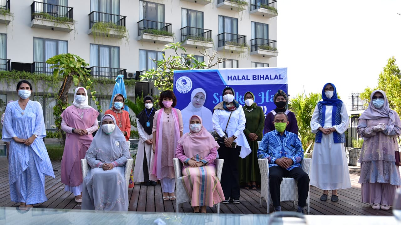 DI HALALBIHALAL IWAPI NTB, WAGUB TEKANKAN PENTINGNYA MENJAGA KESEHATAN