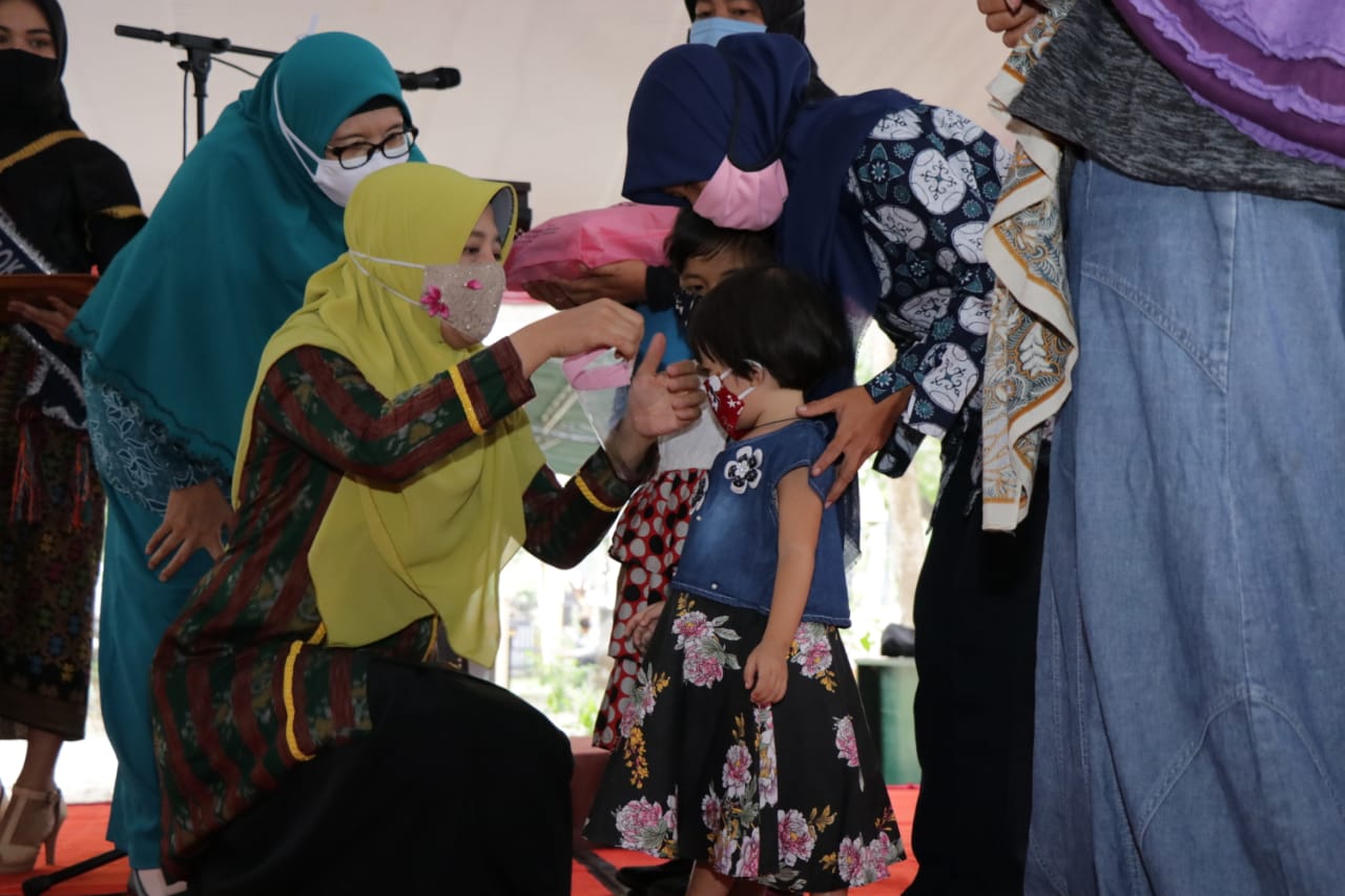 TP. PKK NTB SERAHKAN RIBUAN PAKET GEMARIKAN KE POSYANDU DI LOTIM