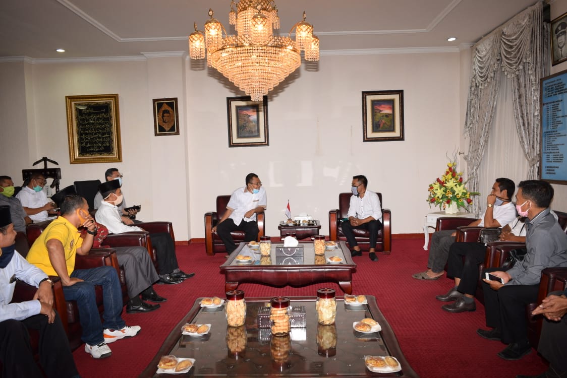 BERSAMA BELASAN KADES DI LOTIM, BANG ZUL TEGASKAN PENTINGNYA PERANAN BUMDes