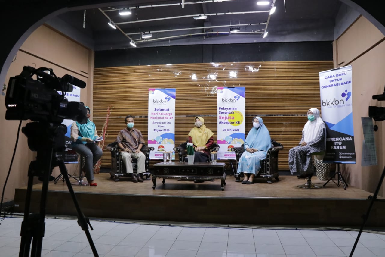 TP. PKK AJAK MASYARAKAT NTB SUKSESKAN HARI KELUARGA NASIONAL