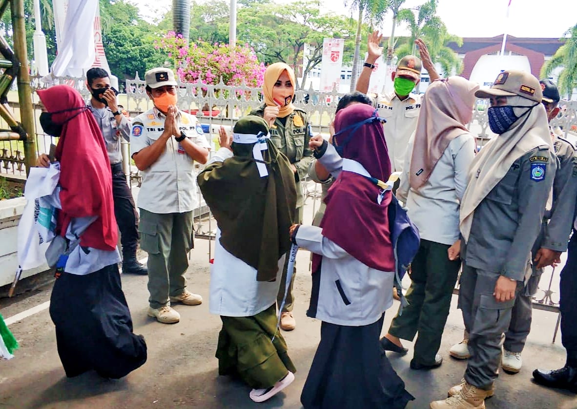 INSIDEN KERICUHAN SAAT UNRAS, KASAT POL PP NTB KEMBALI SAMPAIKAN PERMINTAAN MAAF