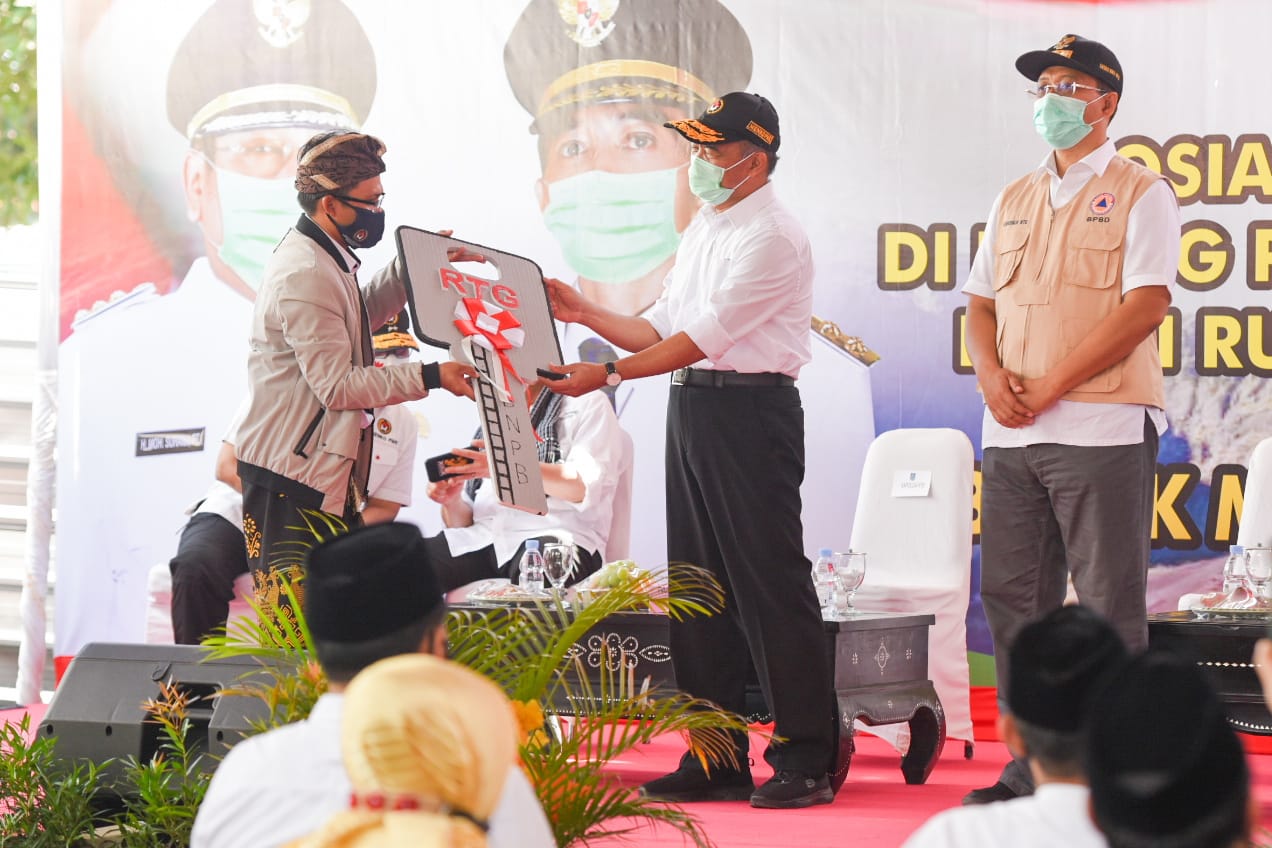 GUBERNUR DAN MENKO PMK SERAHKAN 65 RIBU RUMAH UNTUK KORBAN GEMPA DI NTB