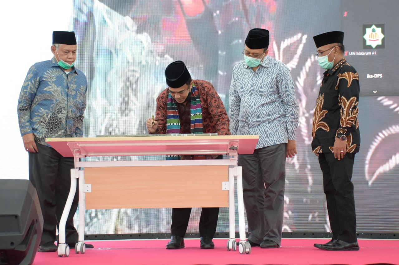 MENAG RI BERSAMA GUBERNUR NTB RESMIKAN GEDUNG BARU UIN MATARAM