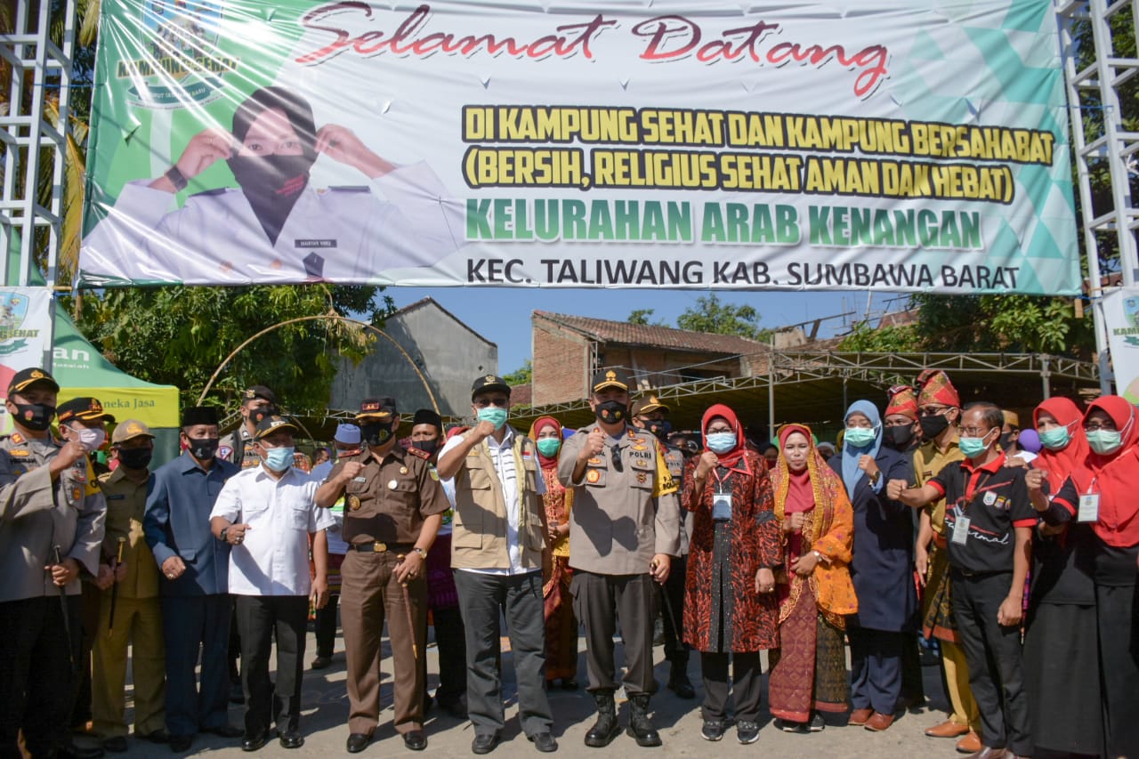 GUBERNUR NTB KUNJUNGI KAMPUNG SEHAT ARAB KENANGAN