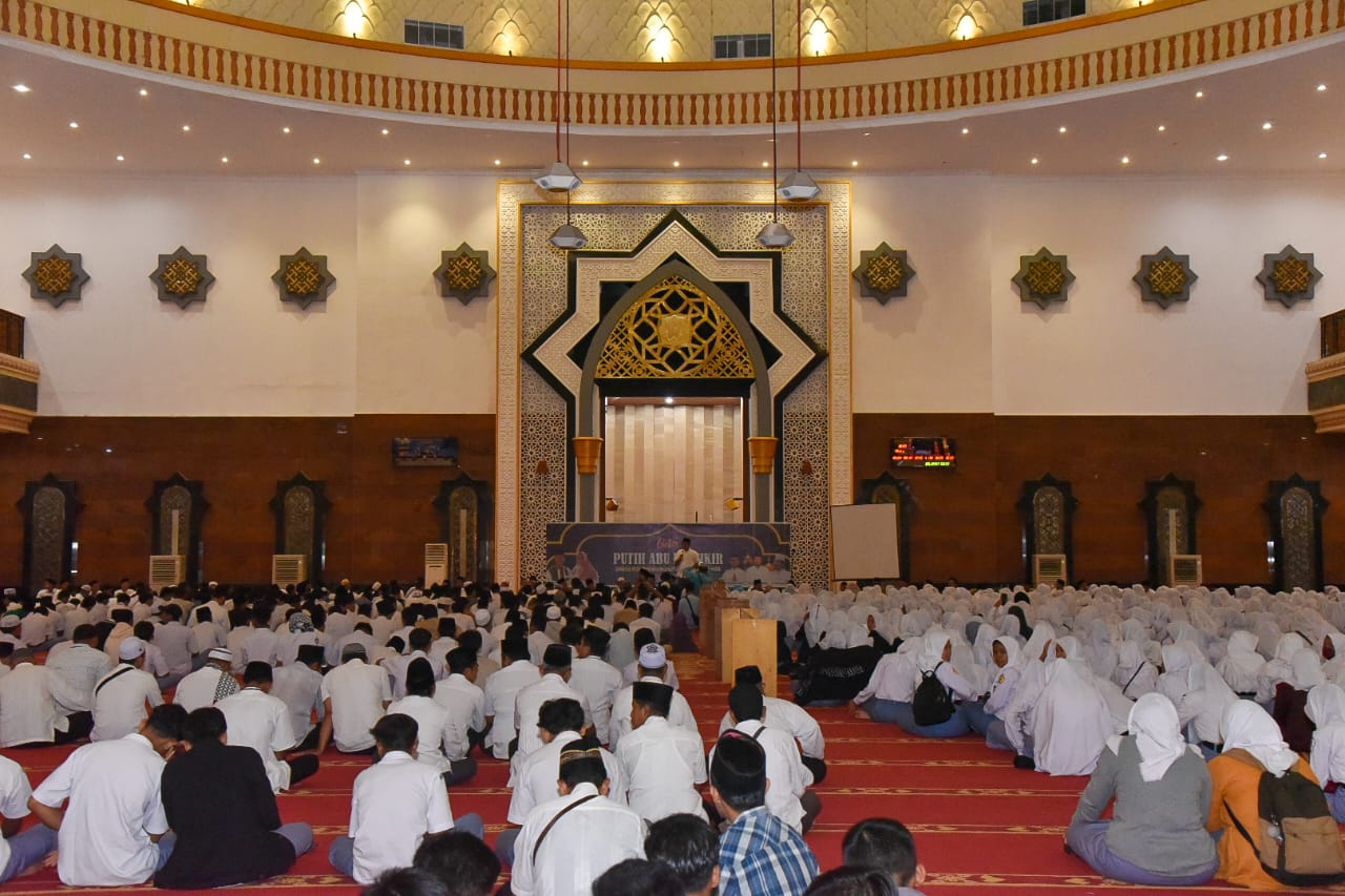 Gelar Putih Abu Berdzikir, Bang Zul Motivasi Pelajar Semangat Lanjutkan Pendidikan