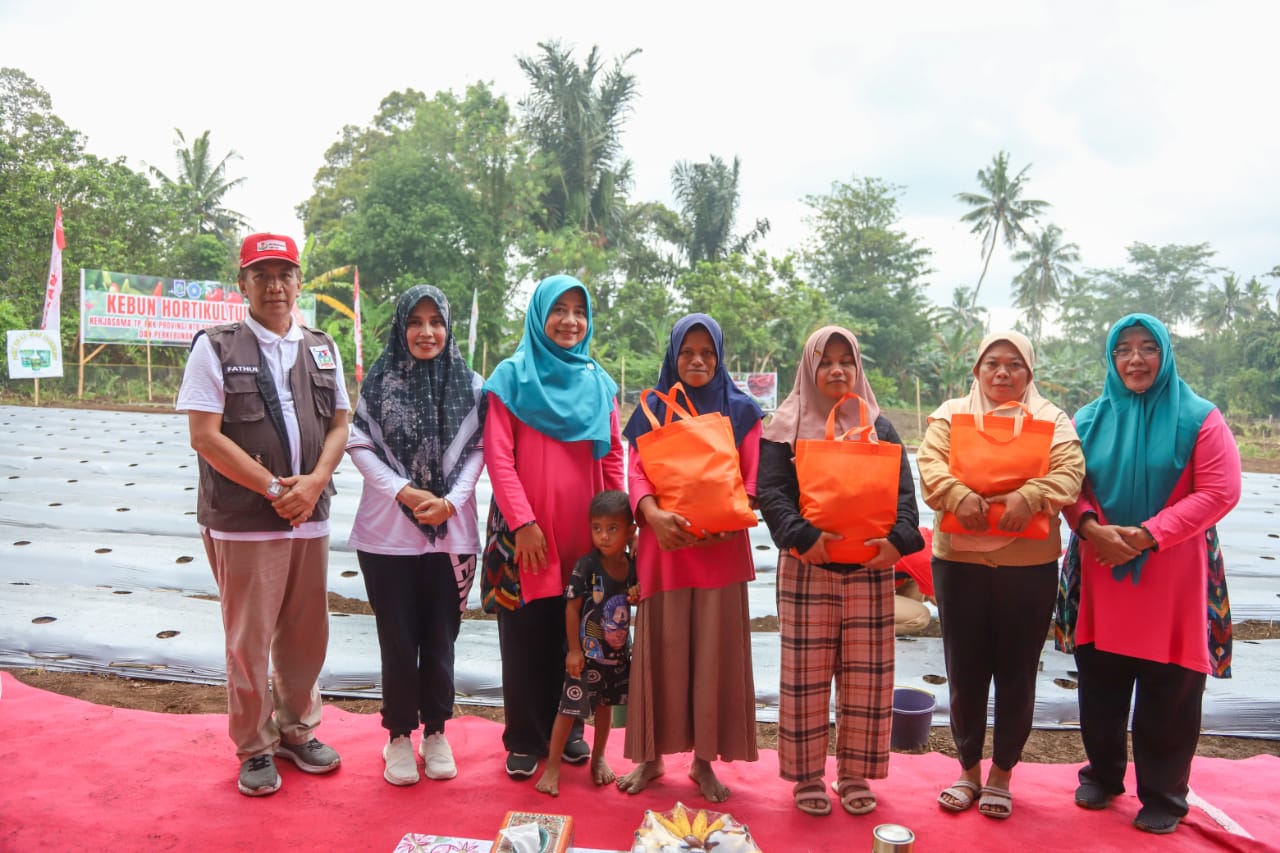 TP PKK Provinsi NTB Wujudkan NTB Hijau Melalui Program Penanaman Bibit Holtikultura
