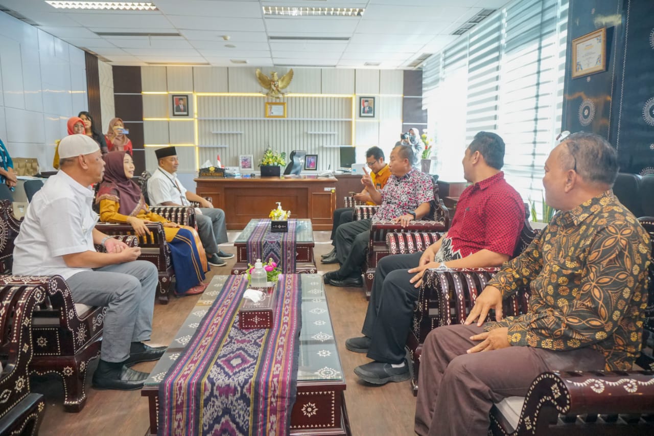 Wagub Serahkan LKPD Provinsi NTB Kepada BPK RI