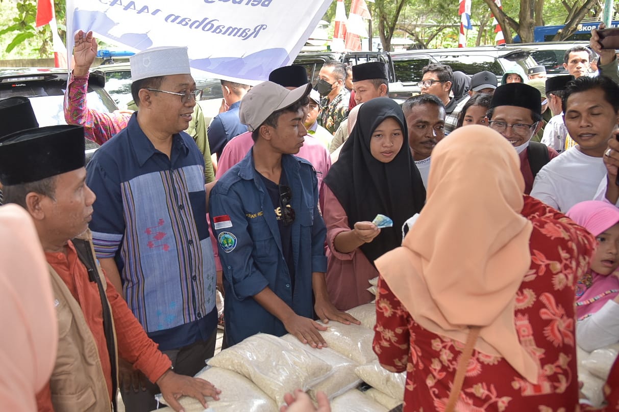 Safari Ramadhan di KLU, Masyarakat Antusias Ramaikan Bazar Pangan Murah