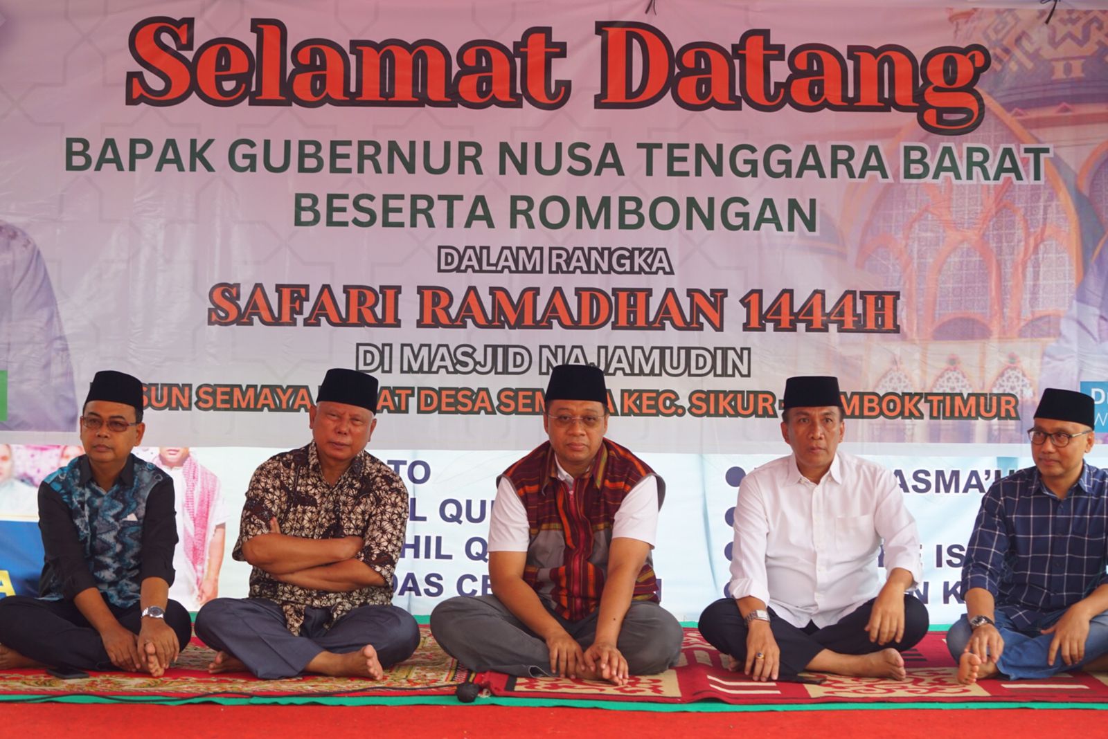 Safari Ramadhan di Lombok Timur, Gubernur NTB Bagikan Sembako Kepada Masyarakat