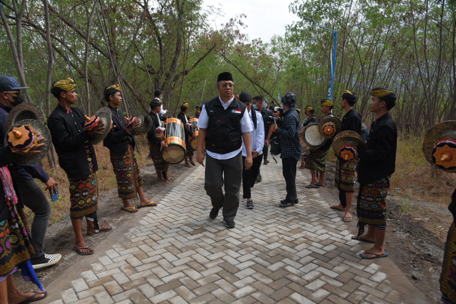 Menparekraf Resmikan 3 Desa Wisata di Bukit Kayangan Labuhan Lombok