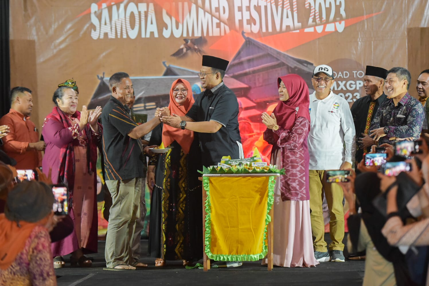 Serahkan Piagam Penghargaan, Gubernur NTB Apresiasi Samota Summer Fest 2023