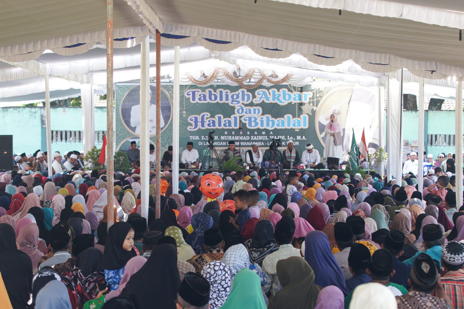 Tabligh Akbar bersama TGB, Wagub NTB Ingatkan Pentingnya Bersyukur