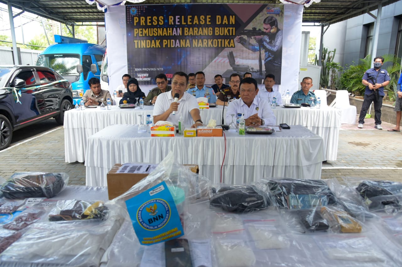 Sambut HANI 2023, Gubernur NTB Musnahkan BB Narkoba Senilai Milyar