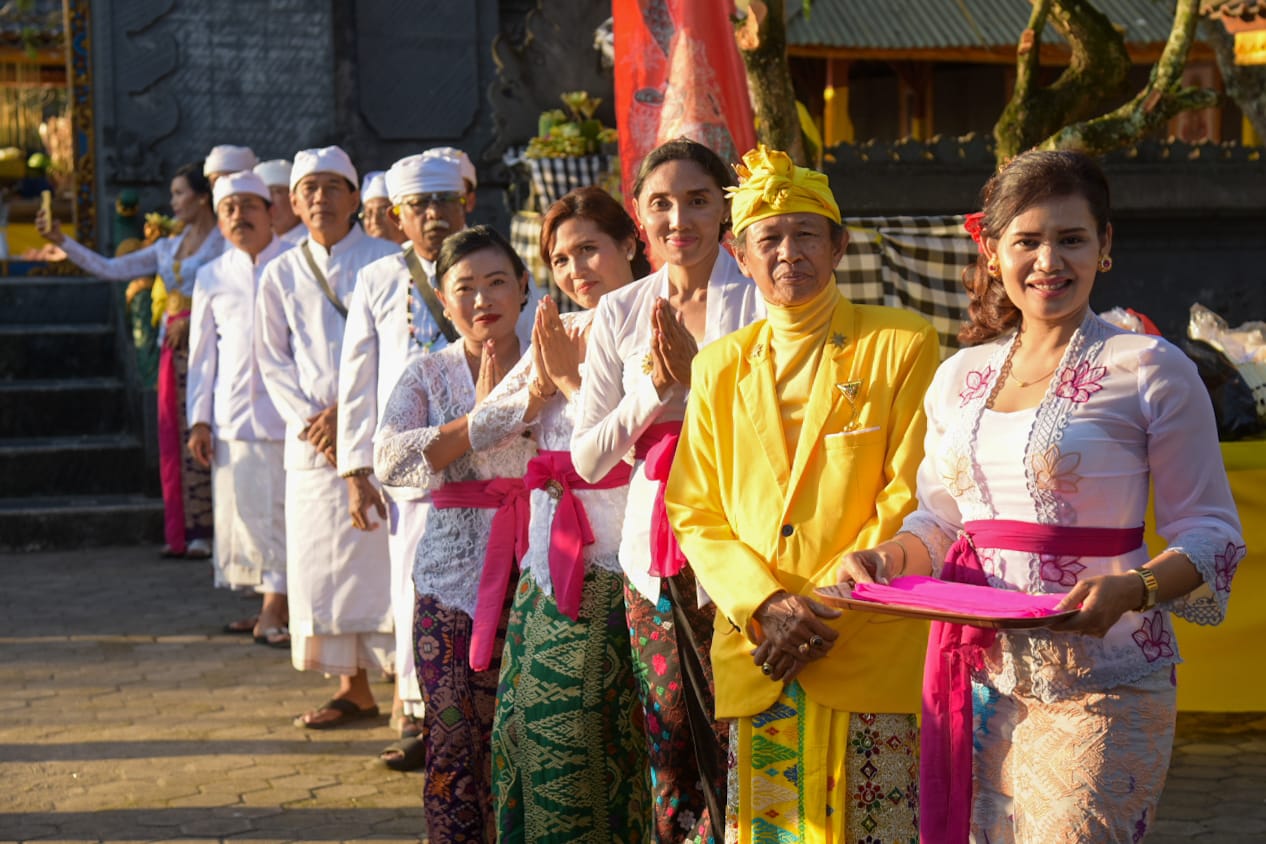 Kunjungi Umat Hindu di KLU dan Mataram, Bang Zul Ajak Masyarakat Jaga Persatuan