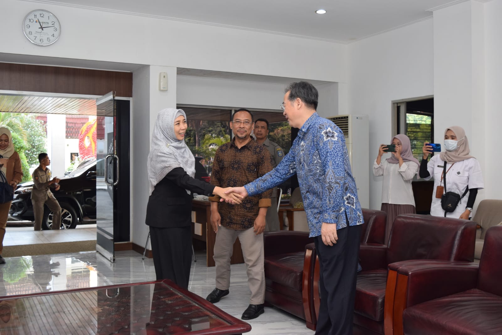 Provinsi NTB Terima Bantuan Dari Konjen RRT Bali