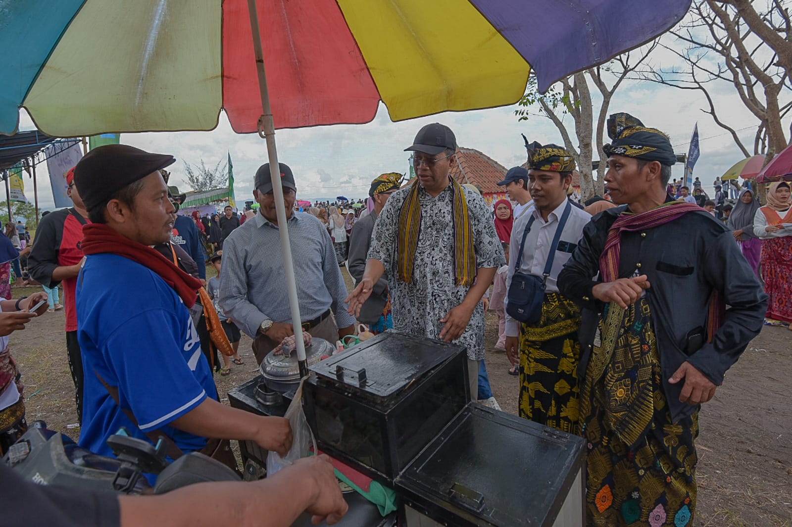 Nikmati Akhir Pekan, Bang Zul Buka Festival Budaya Bau Keke di Lombok Barat