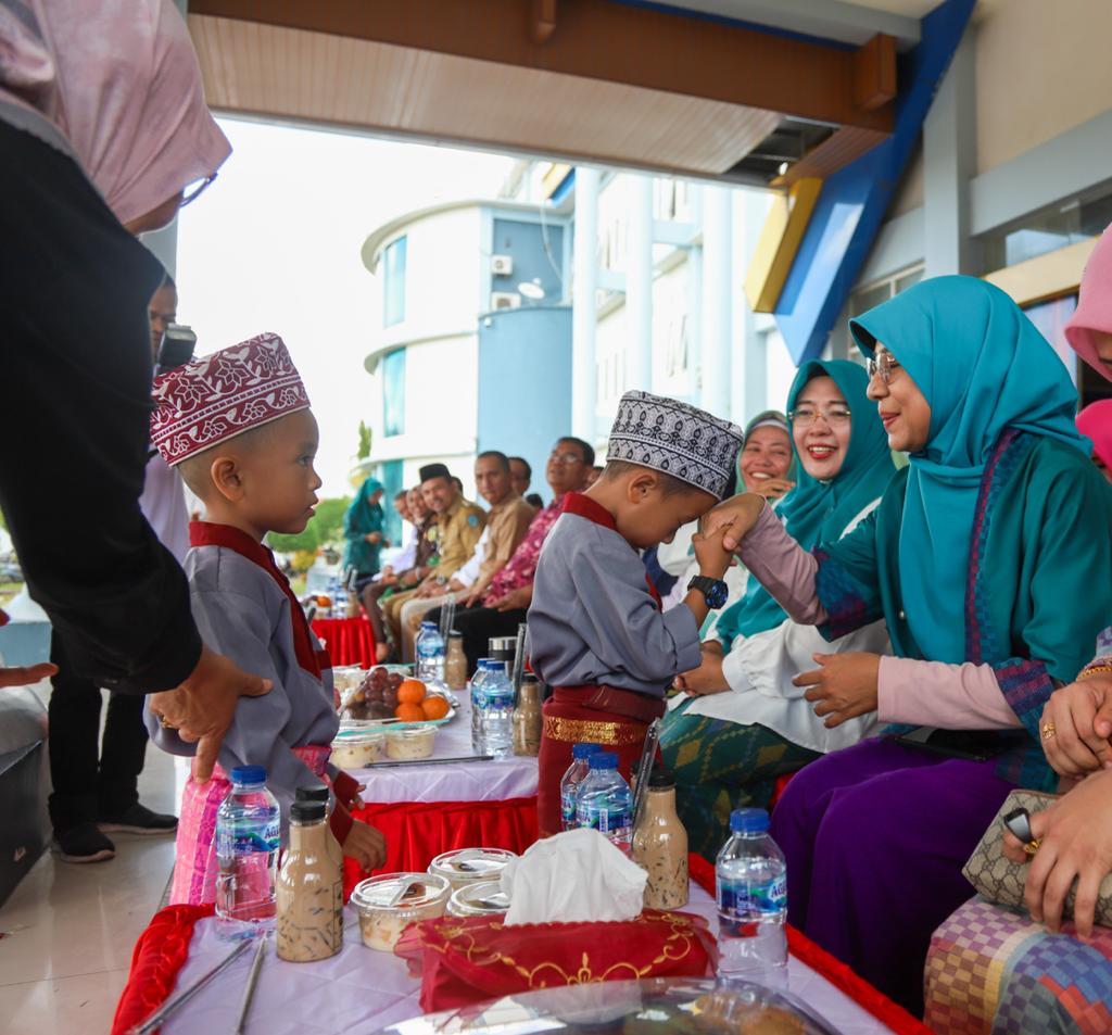 Bunda Niken Saksikan Semarak Gebyar PAUD di Bumi Nggahi Rawi Pahu