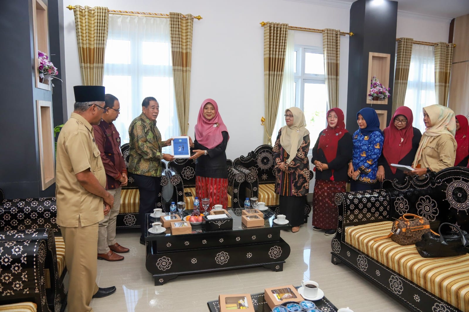 Awali Roadshow TP PKK NTB di KLU, Bunda Niken Audiensi dengan Bupati