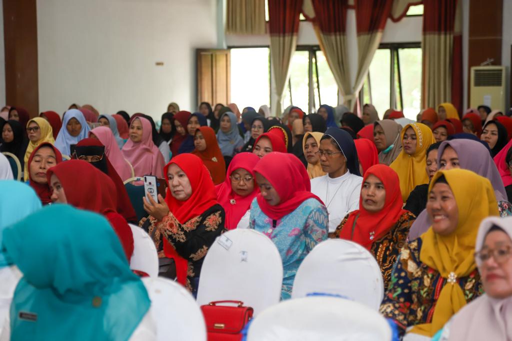 Bunda Niken Motivasi Guru PAUD se-Kabupaten Dompu