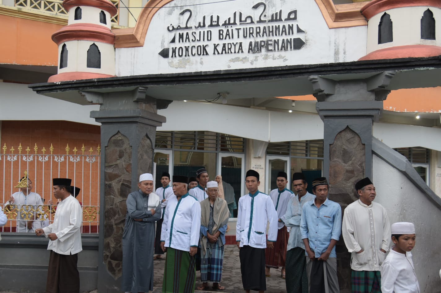 Gubernur NTB Sambangi Warga Moncok Karya Ampenan Mataram