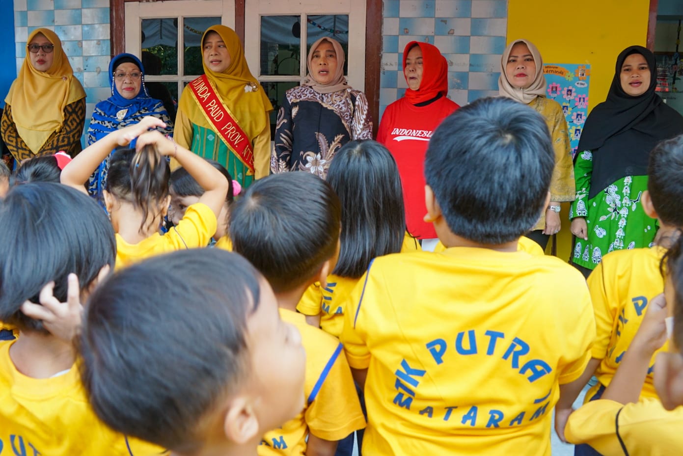 Rayakan HUT RI, Bunda PAUD Bermain Bersama Anak-anak KB-TK Putra 1 Mataram