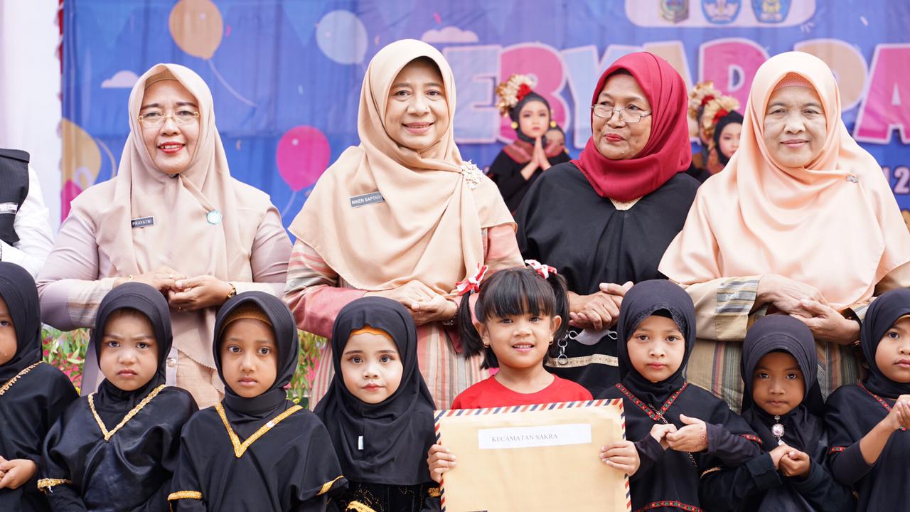 Bunda Niken Buka Gebyar PAUD se-Kabupaten Lombok Timur