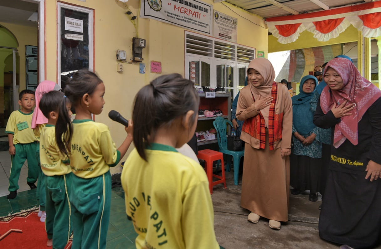 Sukseskan GLBK, Bunda Niken Kunjungi Tiga PAUD di Ampenan