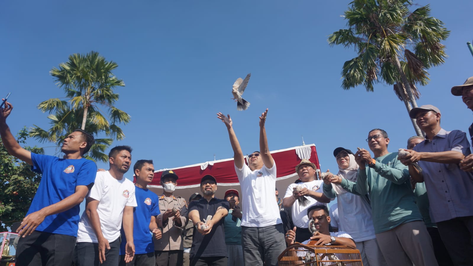 Gubernur NTB Buka Kompetisi Burung Berkicau Tingkat Nasional